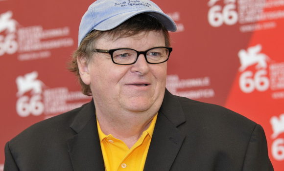  Michael Moore llena de elogios a “Joker”